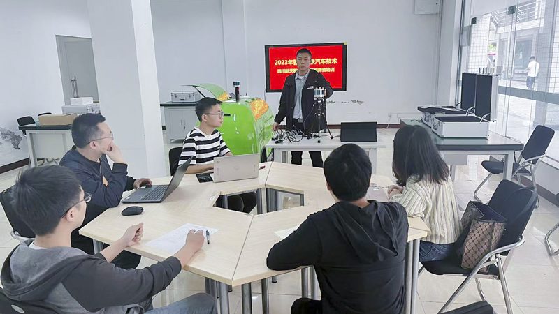 白领技能培训加盟代理，如何选择合适的条件？**