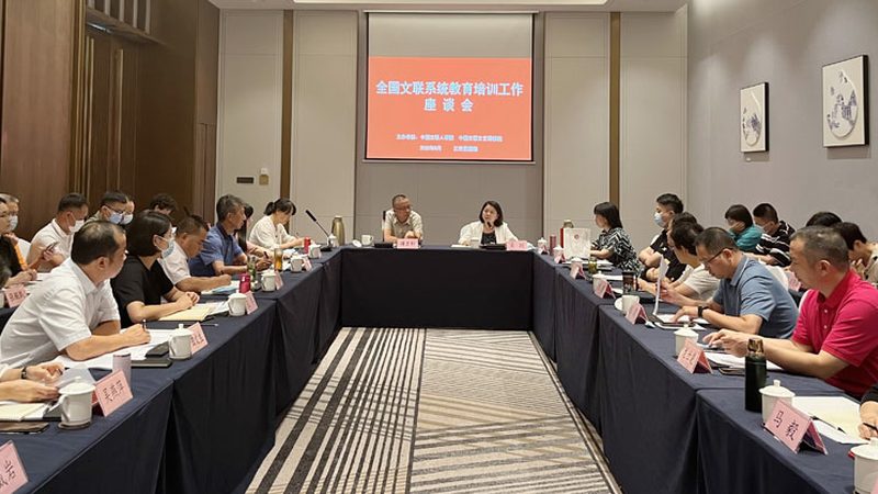 小标题：行业背景：技能培训市场现状与趋势