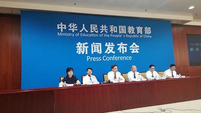 在准备报名材料时，需要注意以下细节：