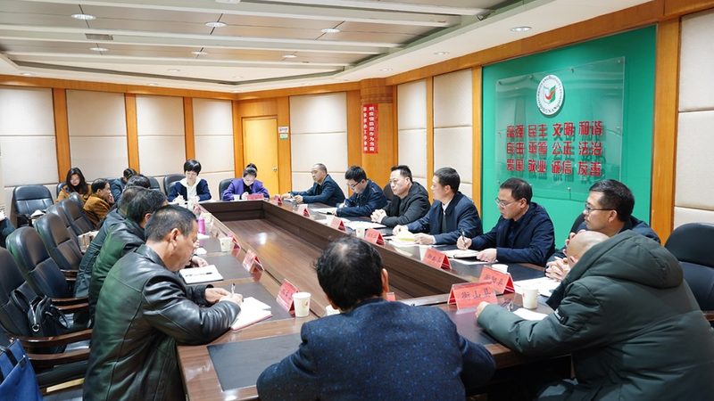 定制课程的价格通常由以下几个因素构成：